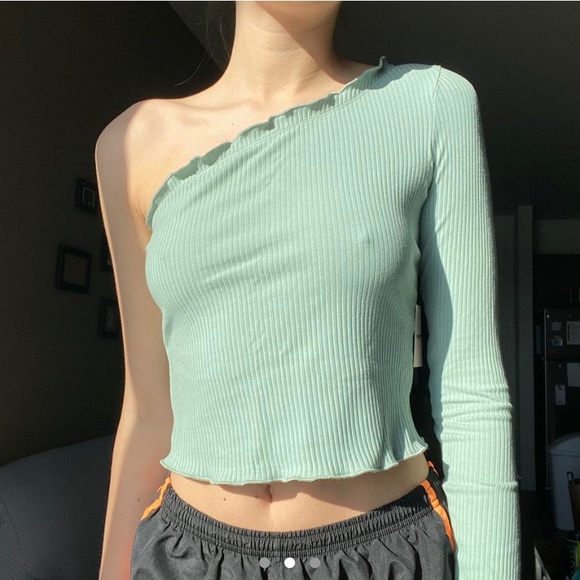 Revolve Superdown One Shoulder Asymmetric Crop Long Sleeve - Picture 2 of 2